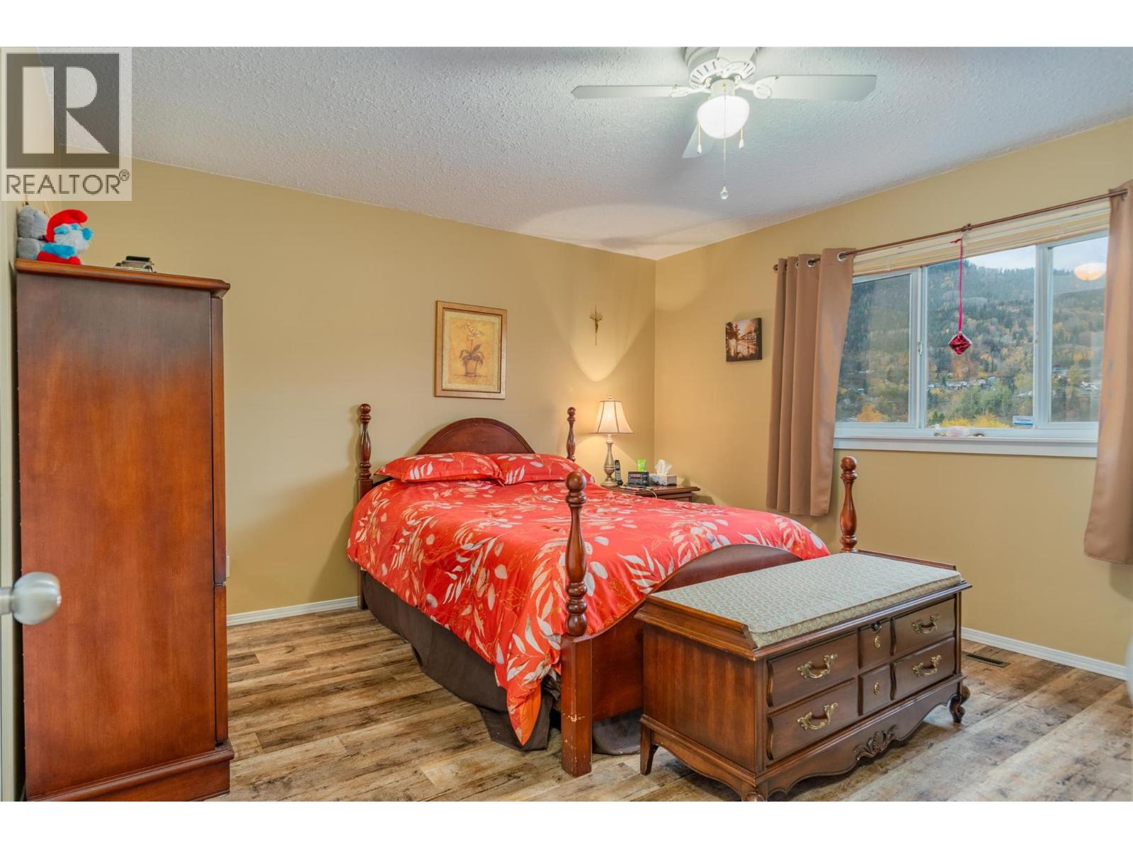 1224 Third Avenue, Trail