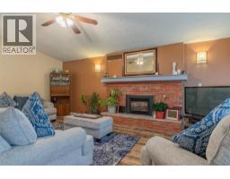Living room - 1224 Third Avenue, Trail, BC V1R1P2 Photo 8