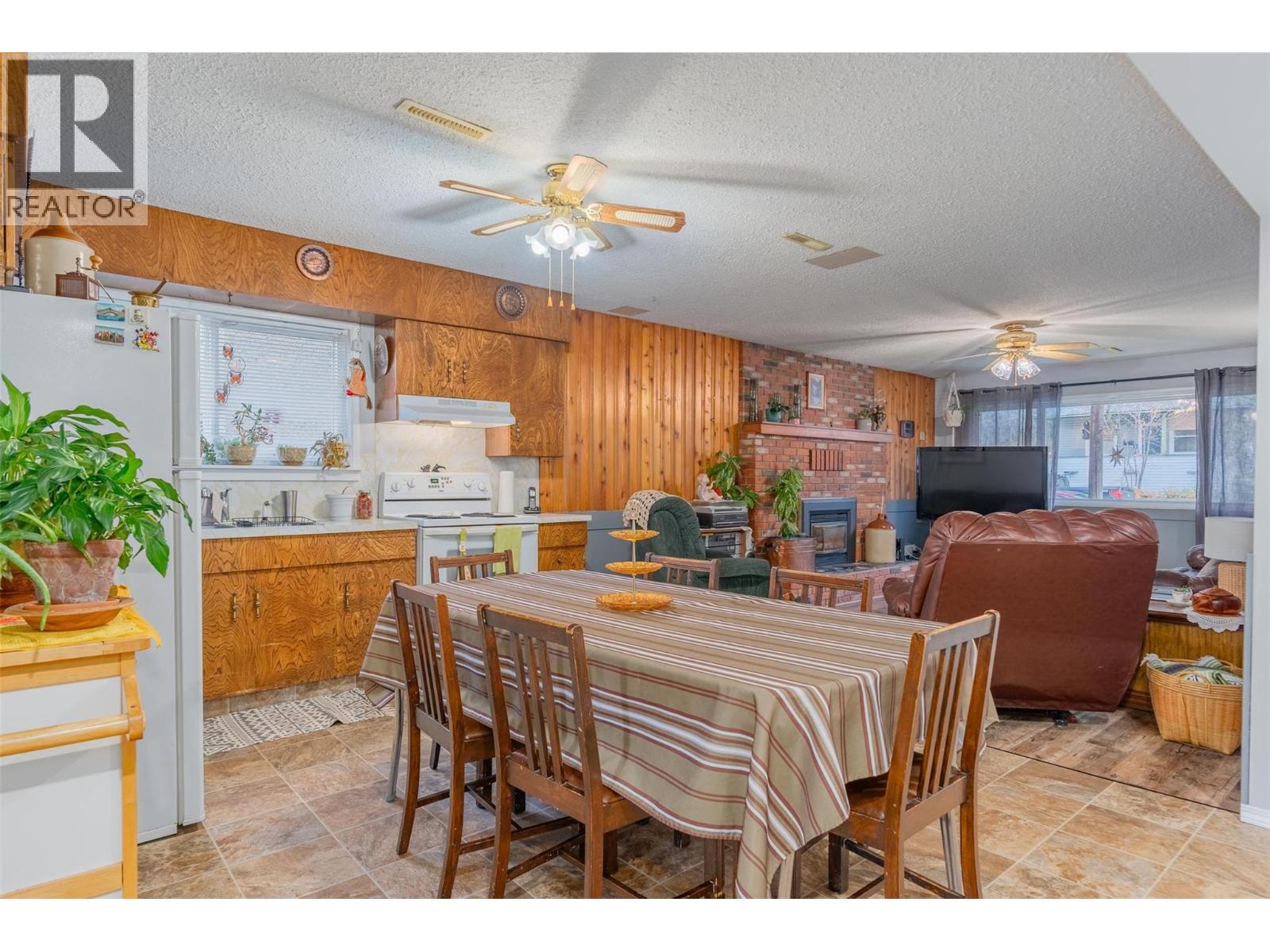 1224 Third Avenue, Trail