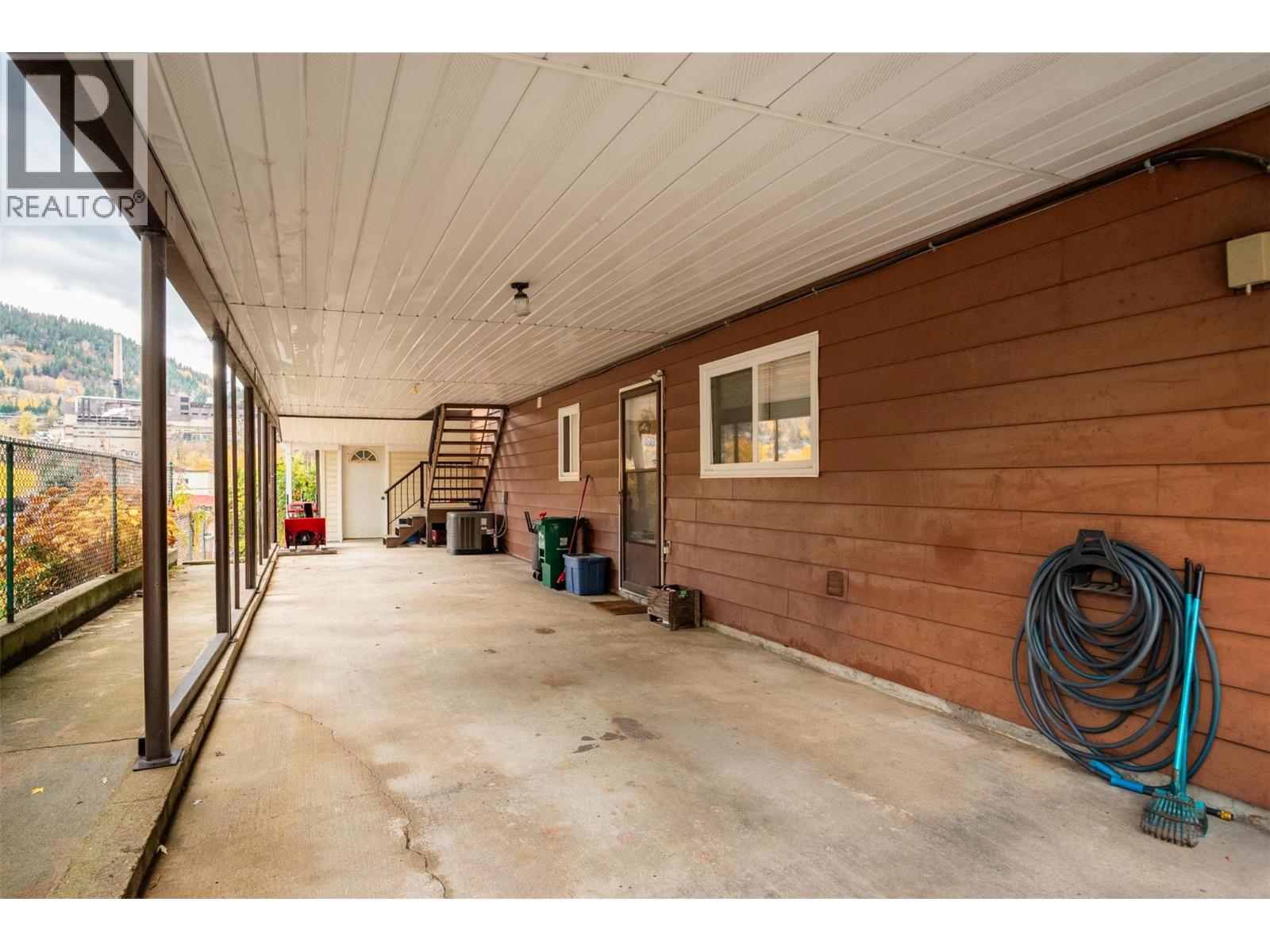 1224 Third Avenue, Trail