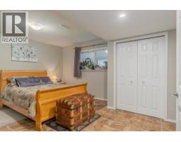 Full bathroom - 1224 Third Avenue, Trail, BC V1R1P2 Photo 11
