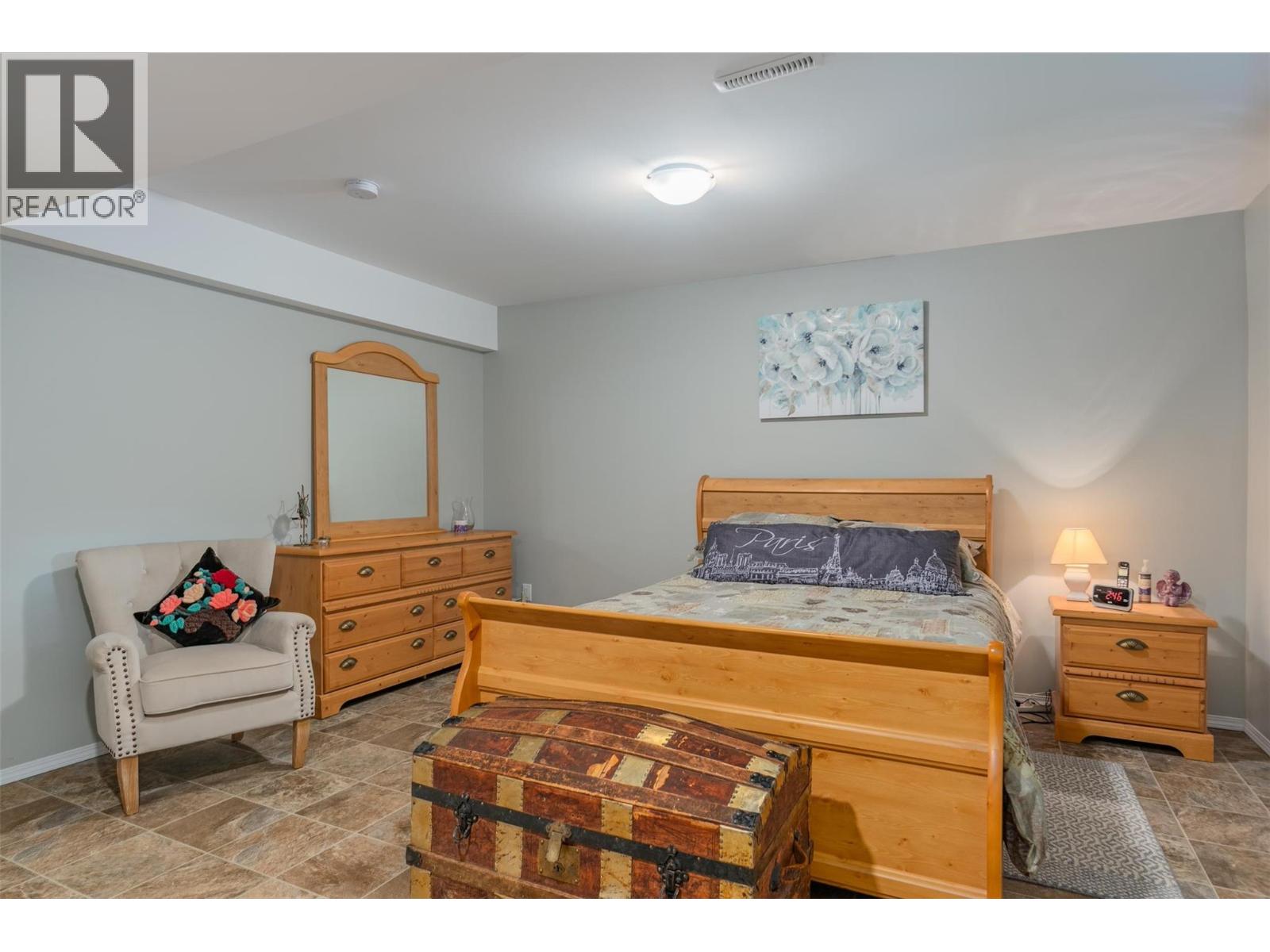 1224 Third Avenue, Trail