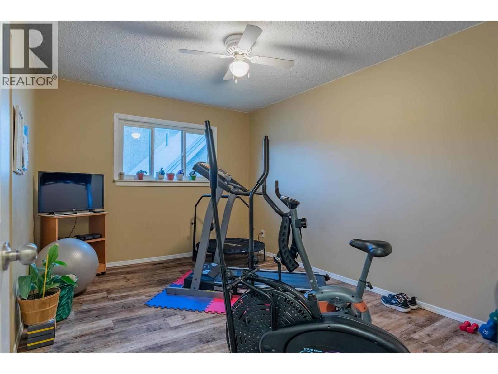 1224 Third Avenue, Trail