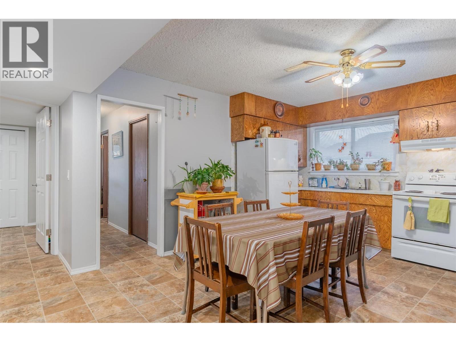 1224 Third Avenue, Trail