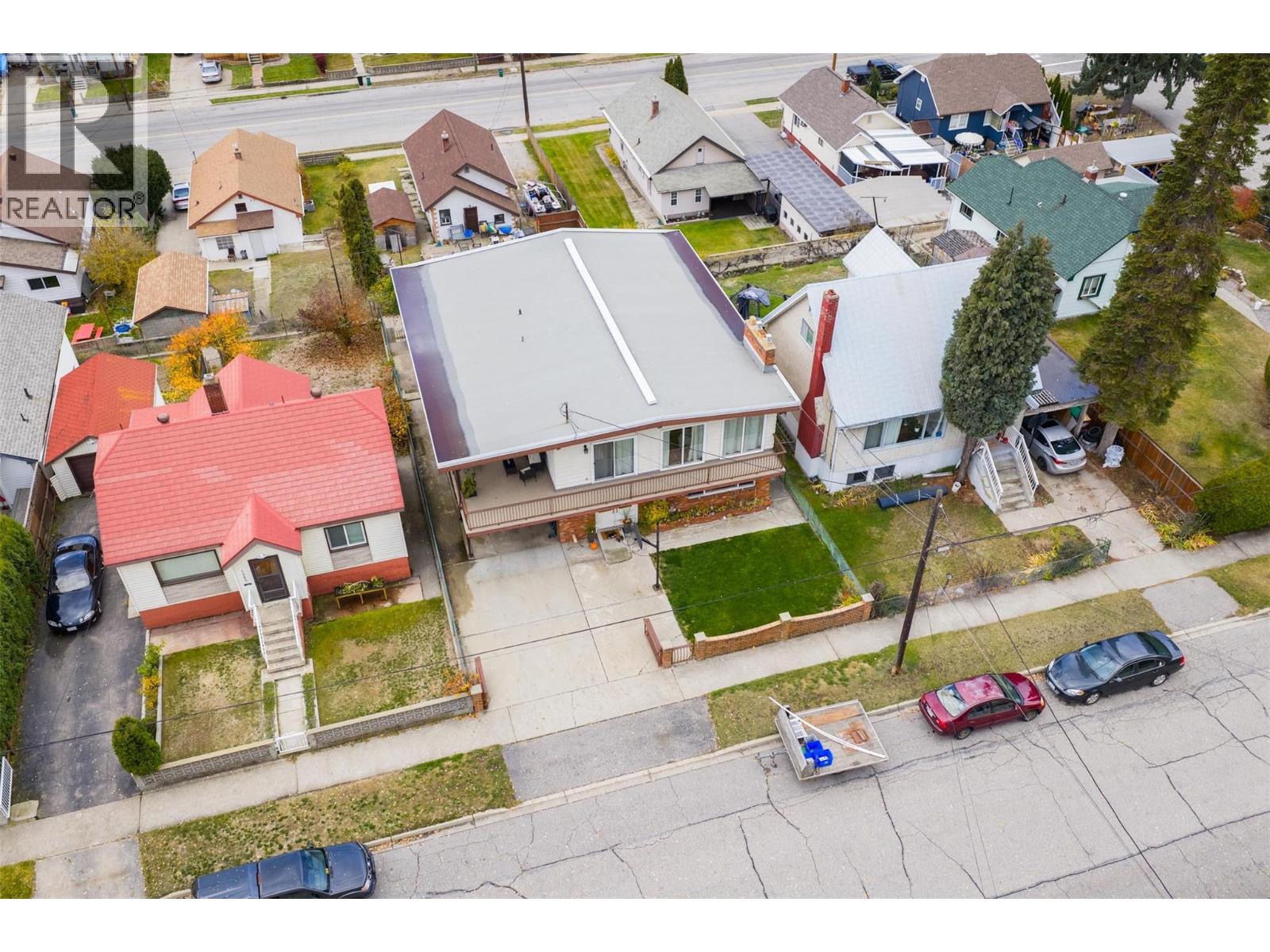 1224 Third Avenue, Trail