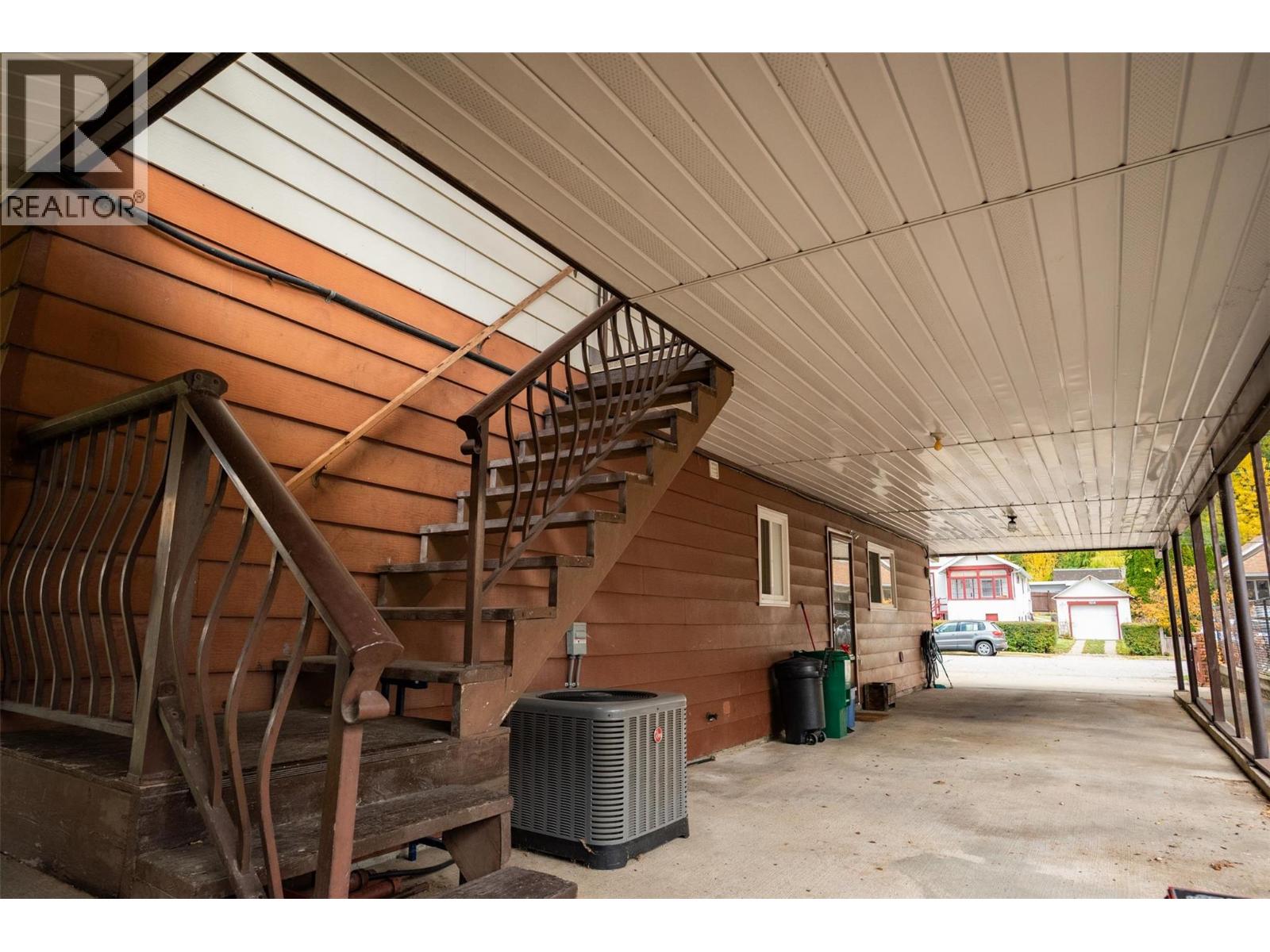 1224 Third Avenue, Trail