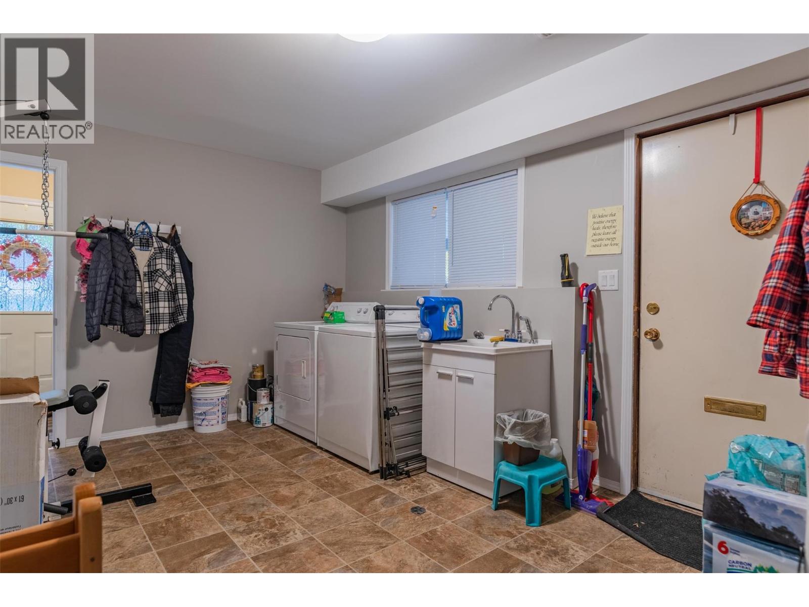 1224 Third Avenue, Trail