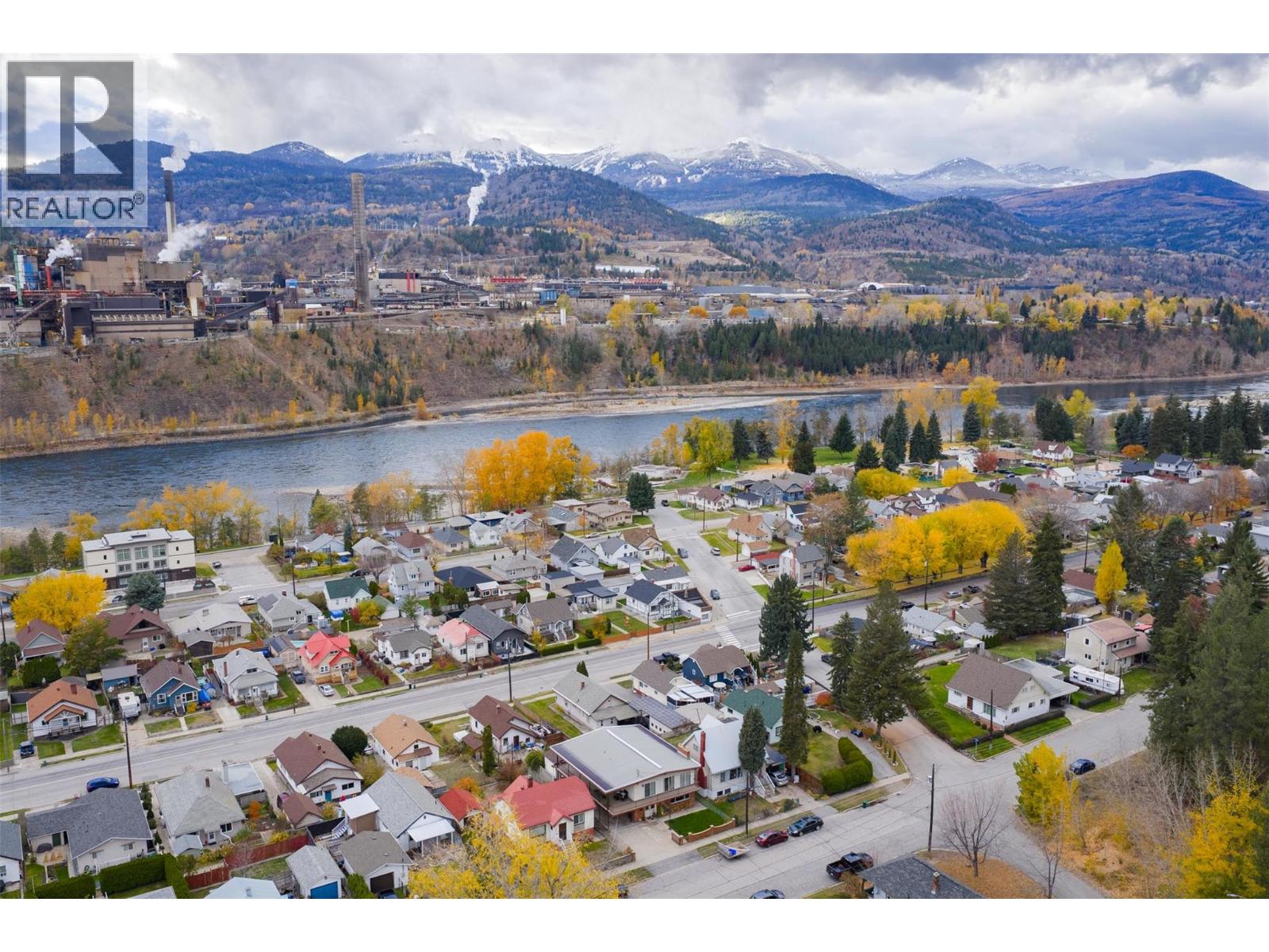 1224 Third Avenue, Trail
