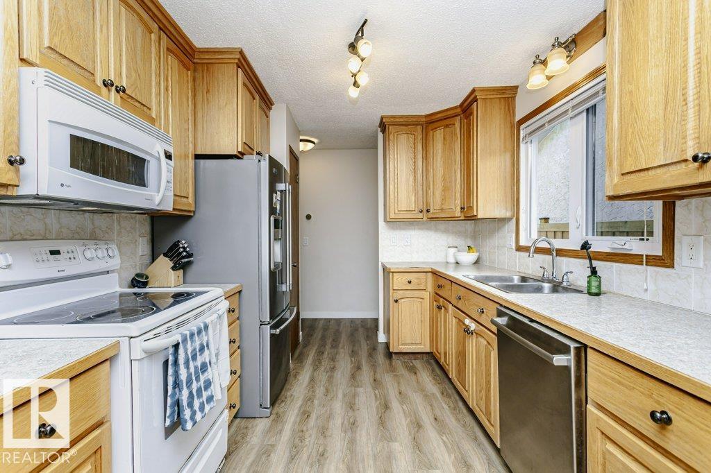 9412 176 AV NW, Edmonton