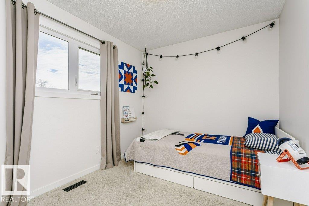 9412 176 AV NW, Edmonton