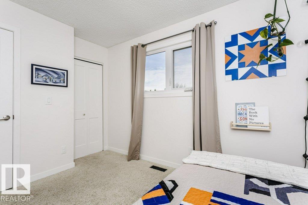 9412 176 AV NW, Edmonton