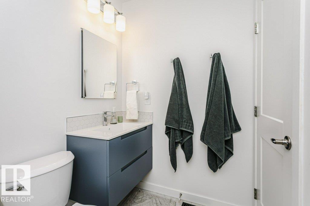 9412 176 AV NW, Edmonton