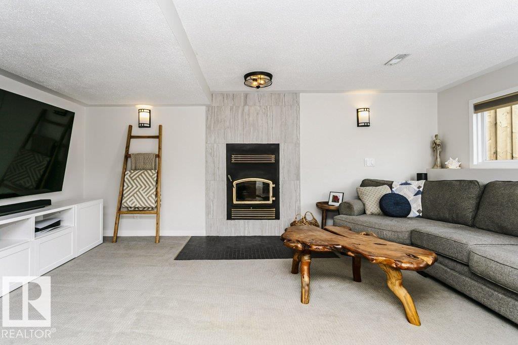 9412 176 AV NW, Edmonton