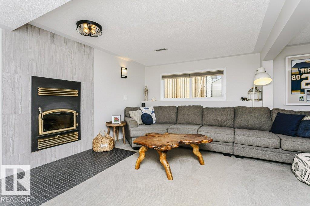 9412 176 AV NW, Edmonton