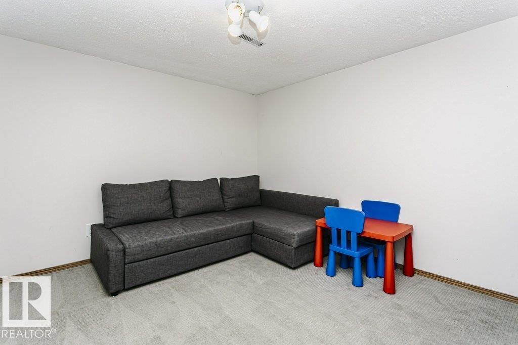 9412 176 AV NW, Edmonton