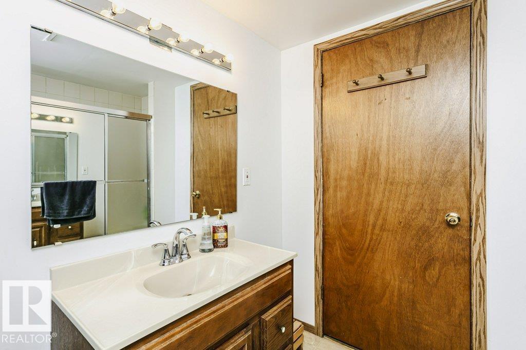 9412 176 AV NW, Edmonton