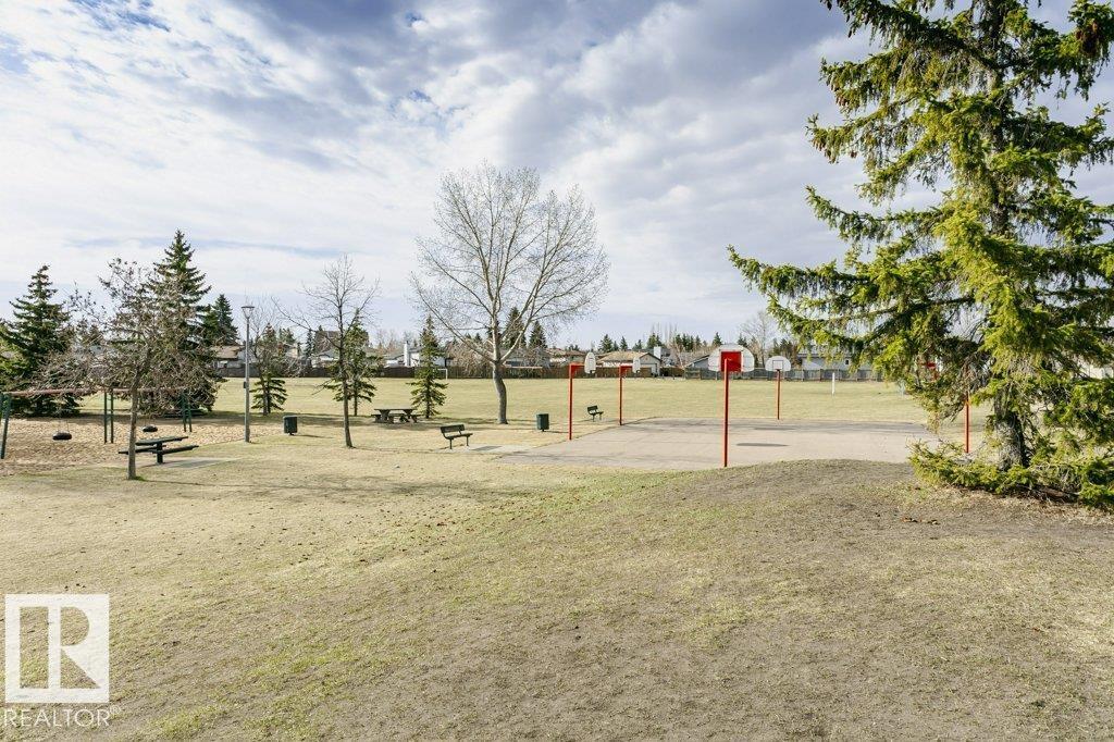 9412 176 AV NW, Edmonton
