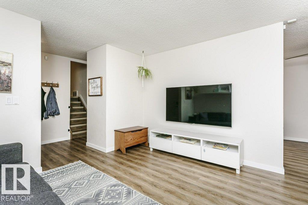 9412 176 AV NW, Edmonton