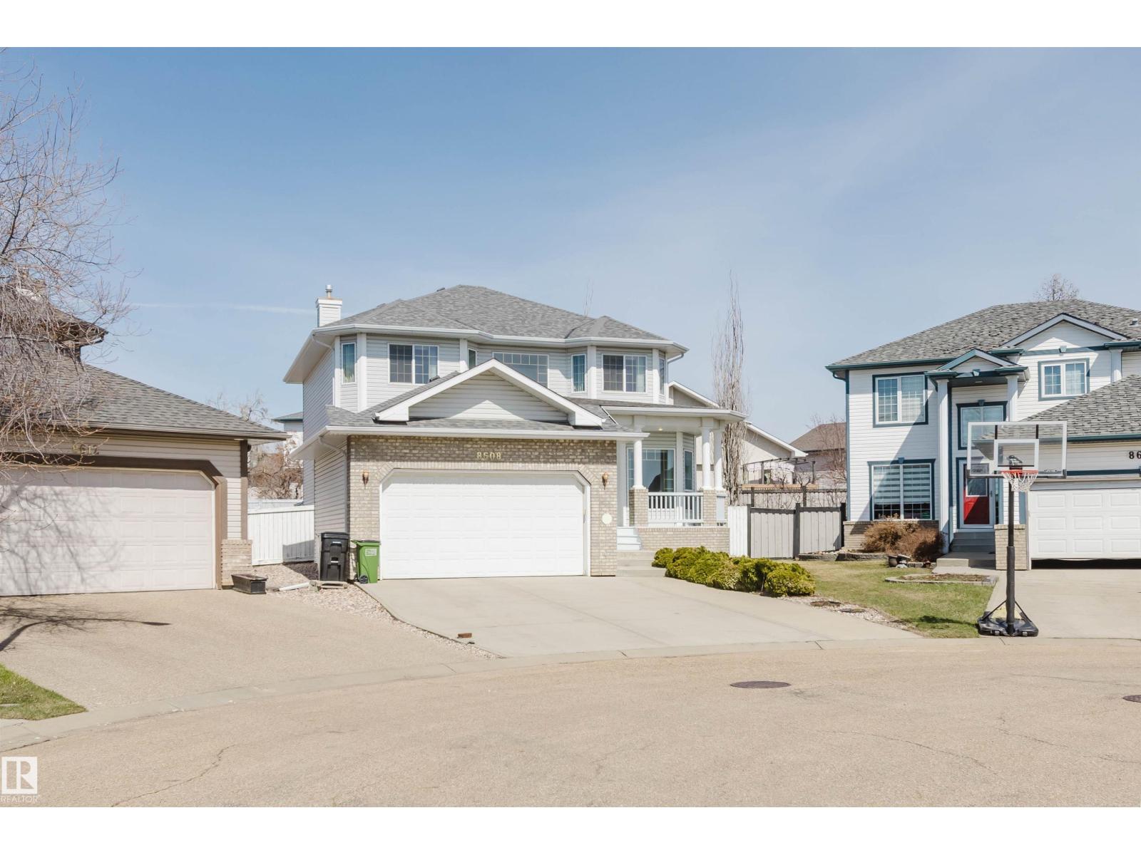 8608 160A AV NW, Edmonton