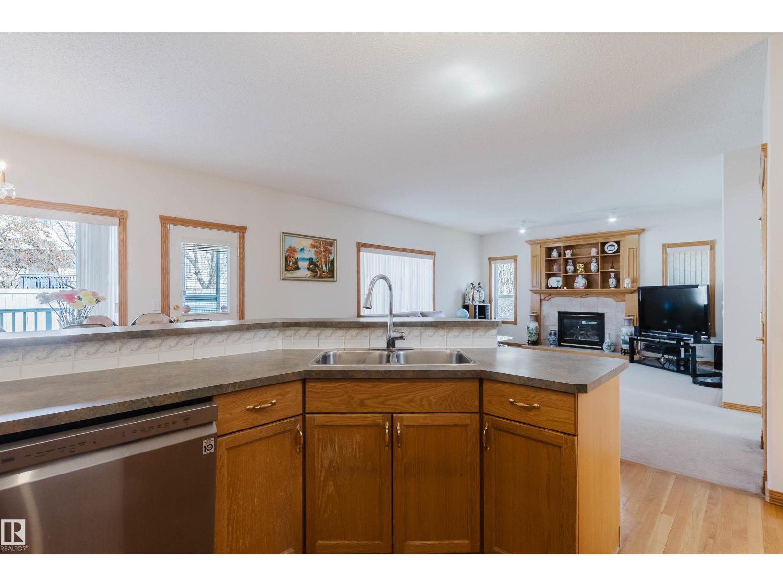 8608 160A AV NW, Edmonton