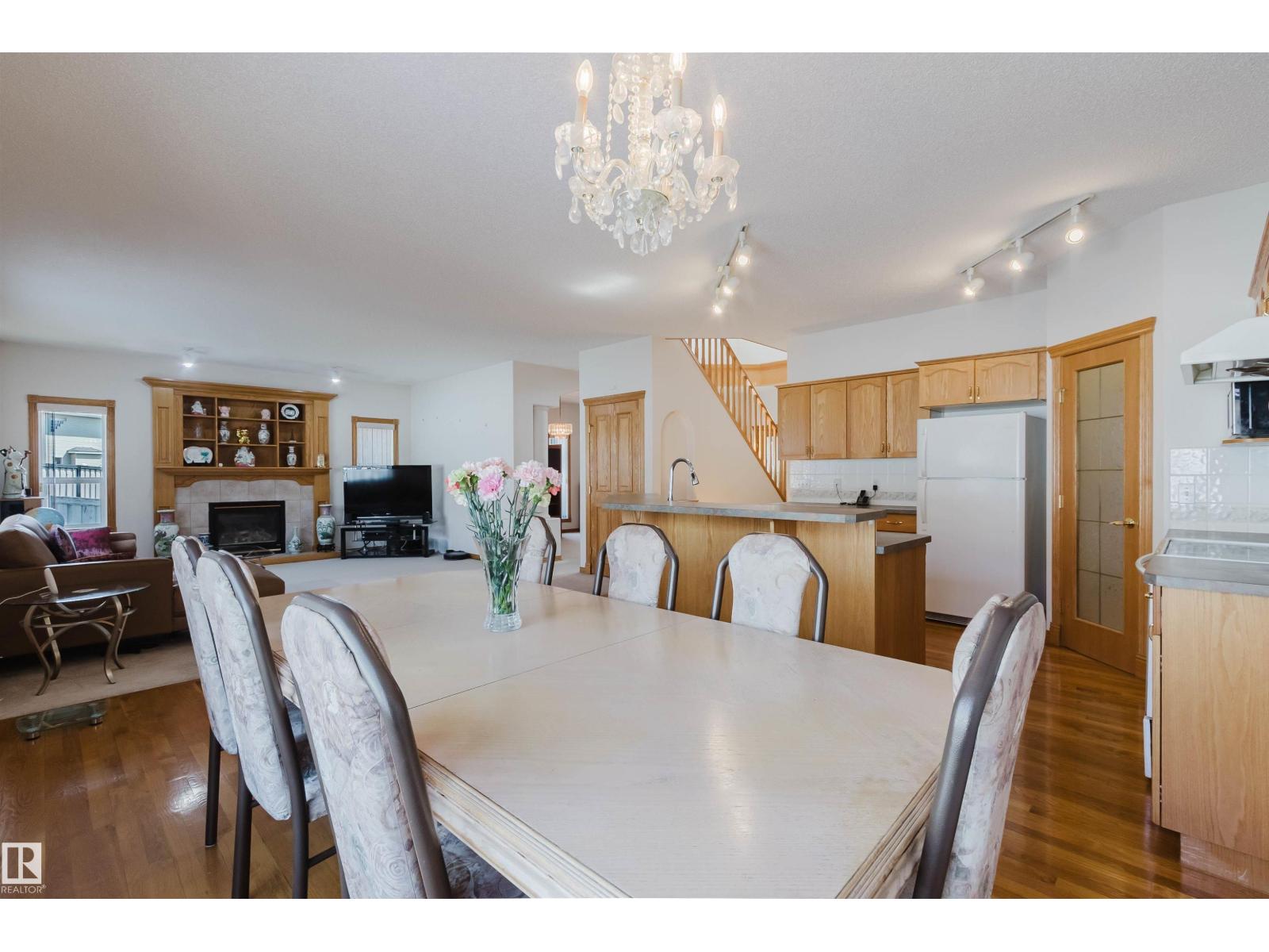 8608 160A AV NW, Edmonton