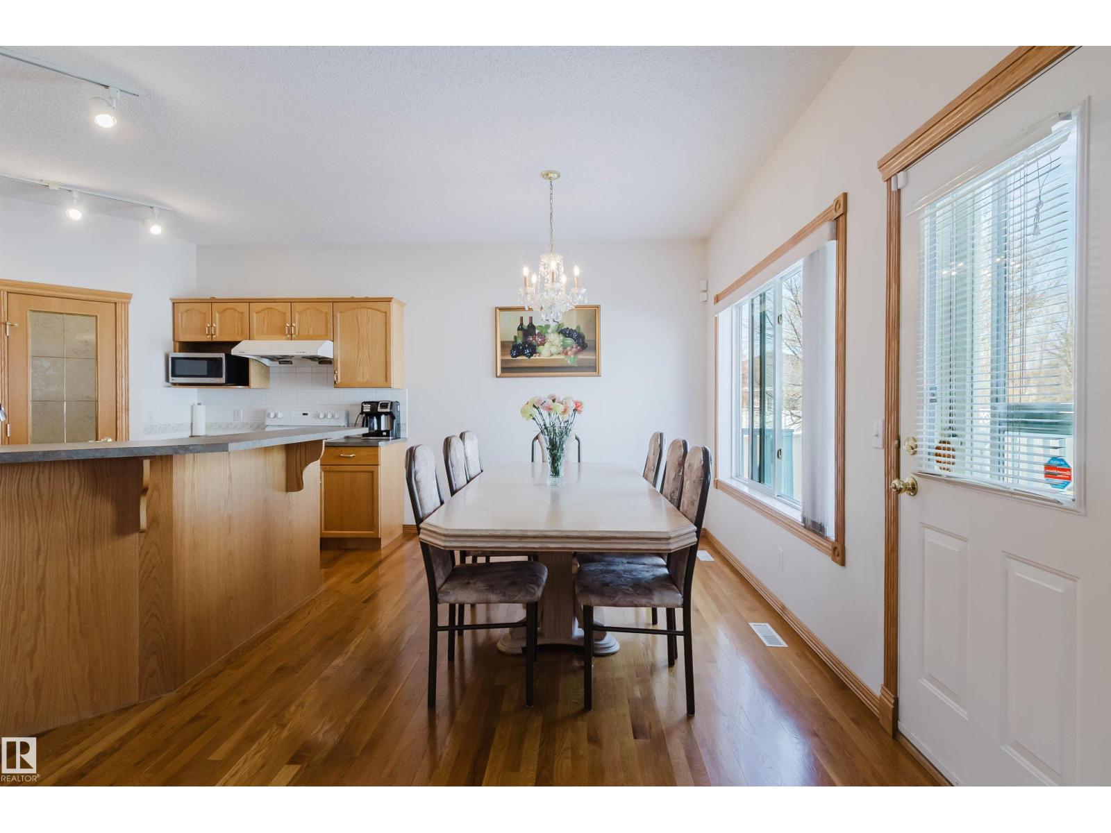 8608 160A AV NW, Edmonton