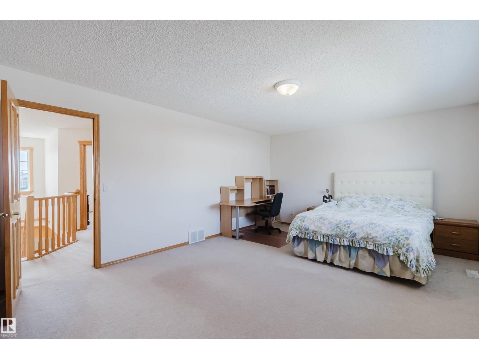 8608 160A AV NW, Edmonton