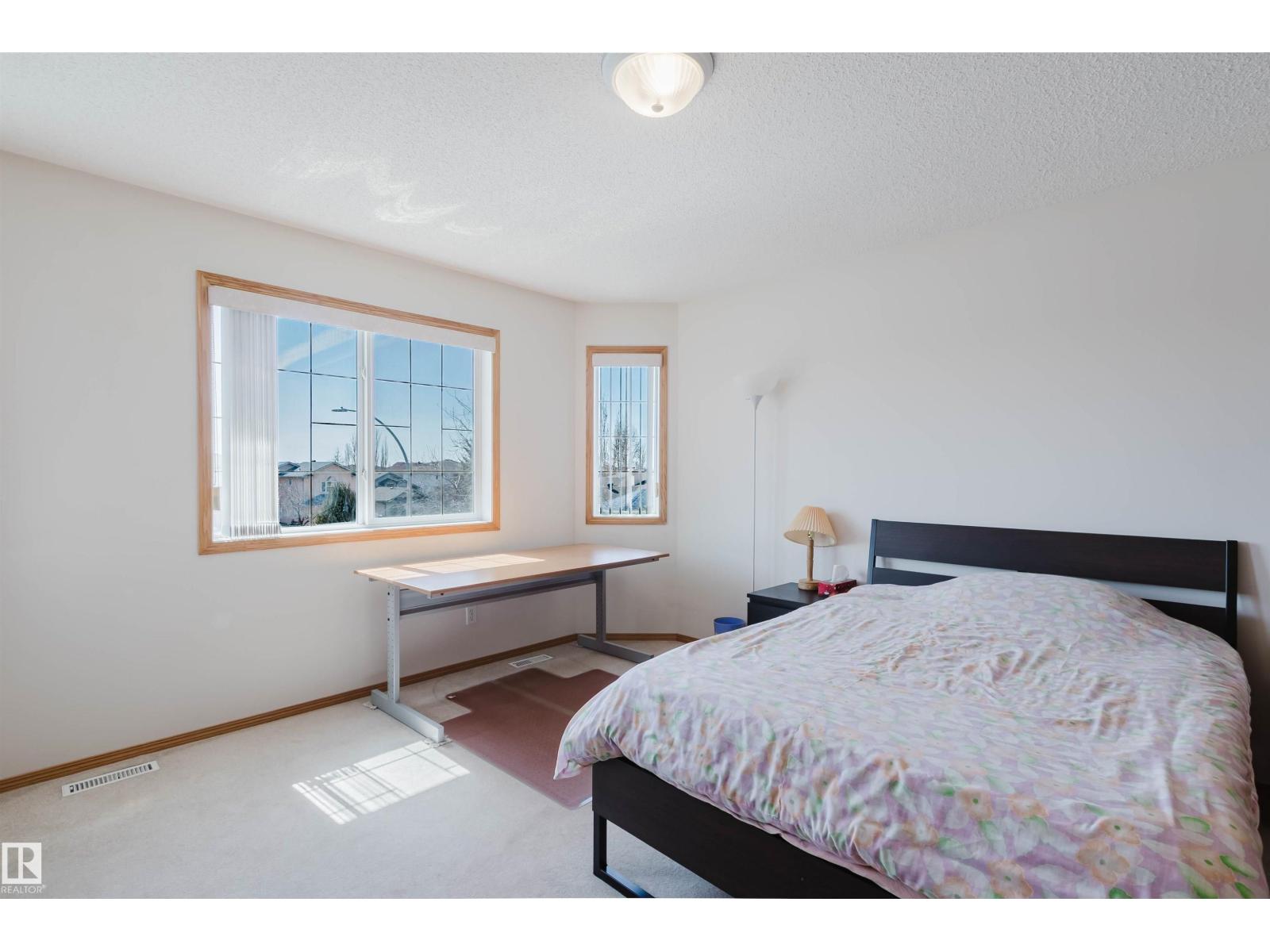 8608 160A AV NW, Edmonton