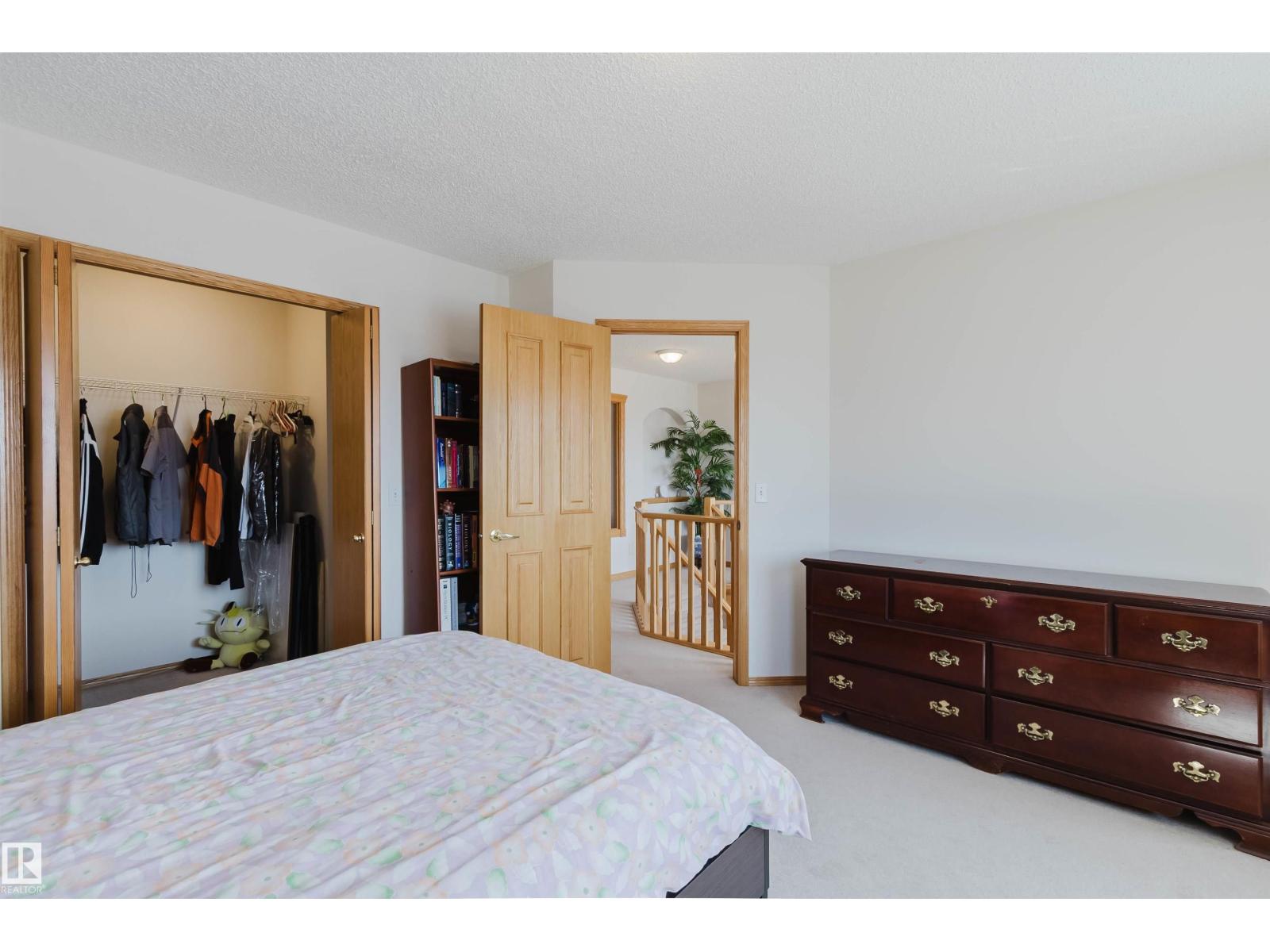 8608 160A AV NW, Edmonton