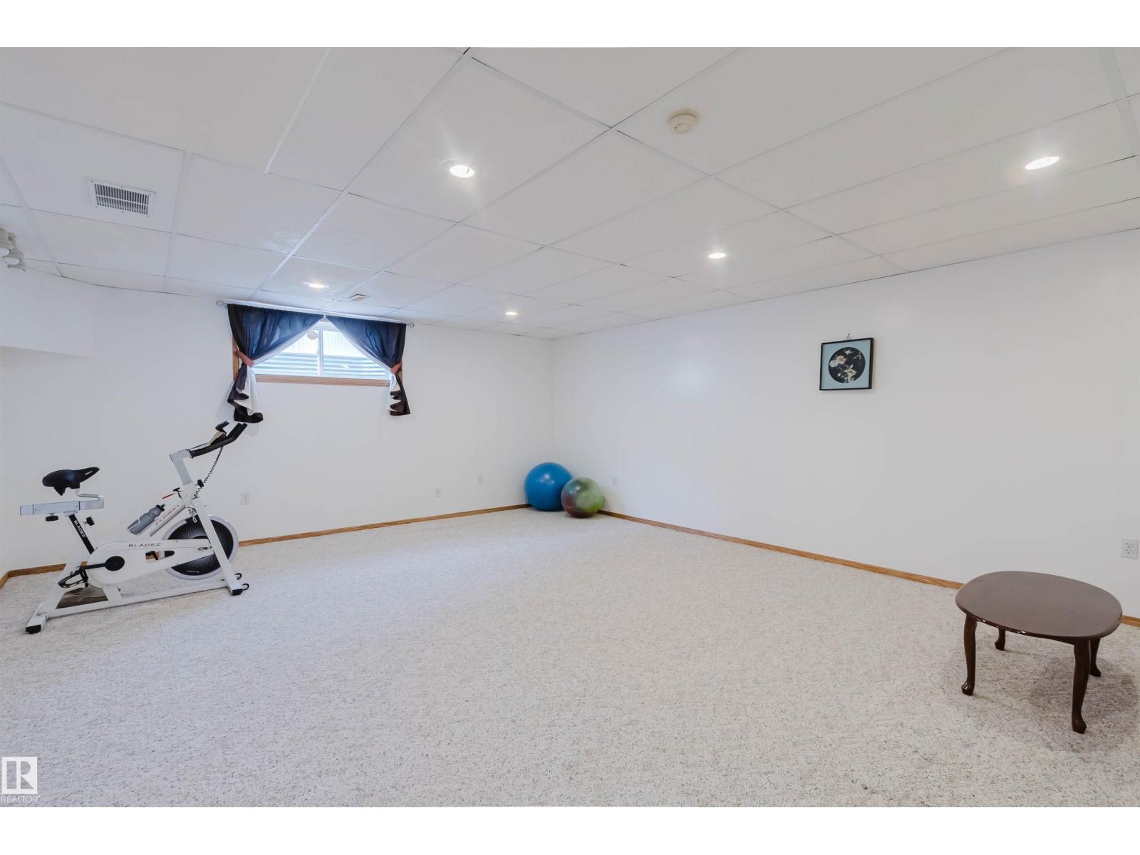 8608 160A AV NW, Edmonton
