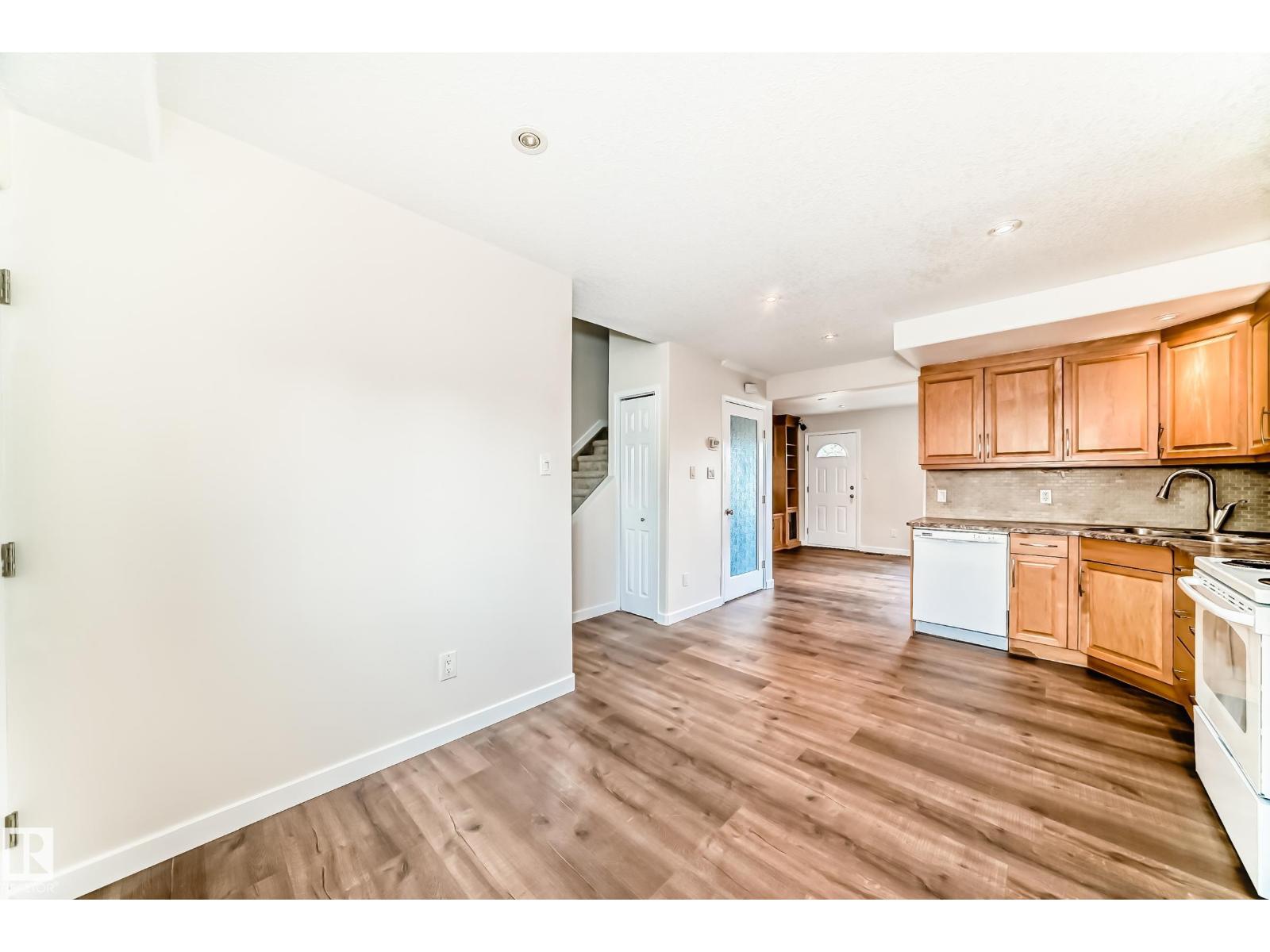 3139 109 ST NW - 11