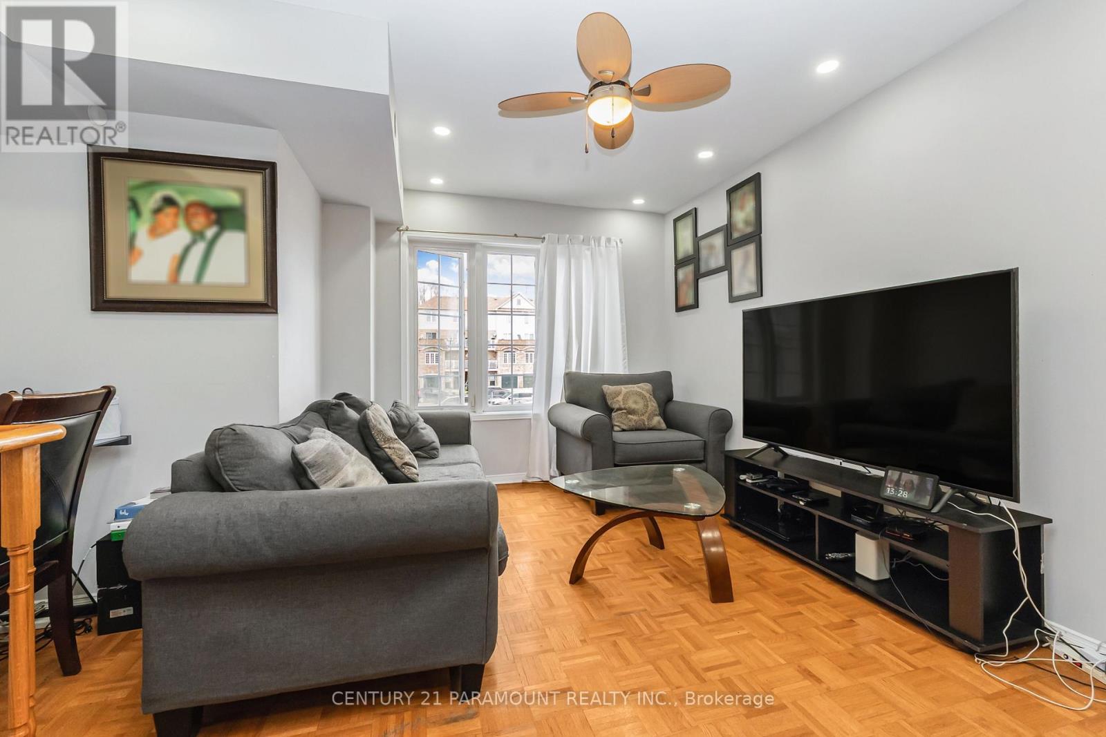 #10 200 MCLEVIN AVENUE - 17