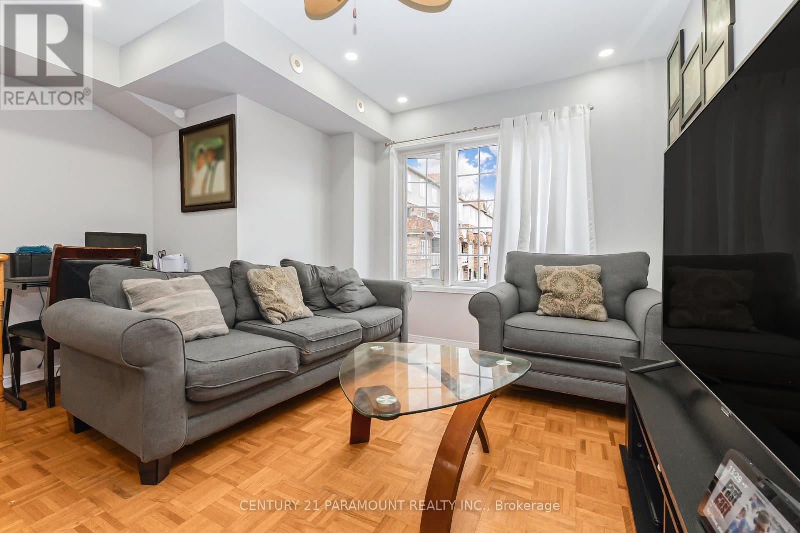 #10 200 MCLEVIN AVENUE - 18