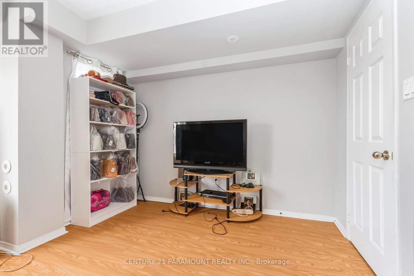 #10 200 MCLEVIN AVENUE - 23