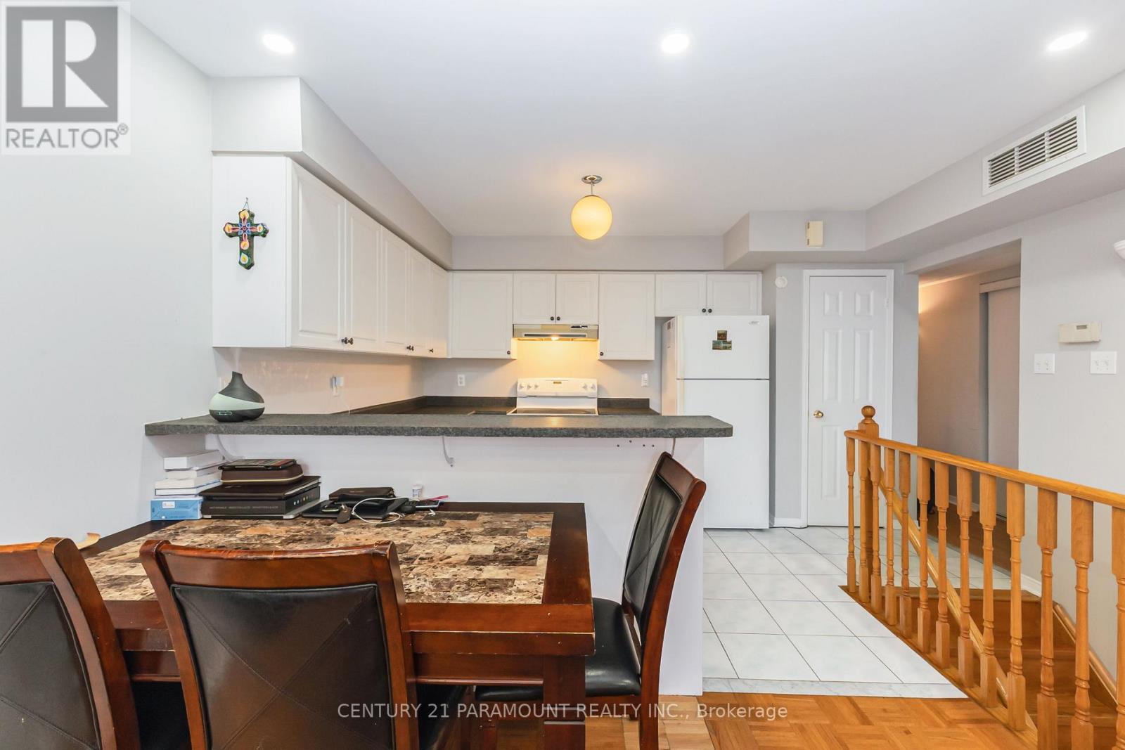 #10 200 MCLEVIN AVENUE - 6