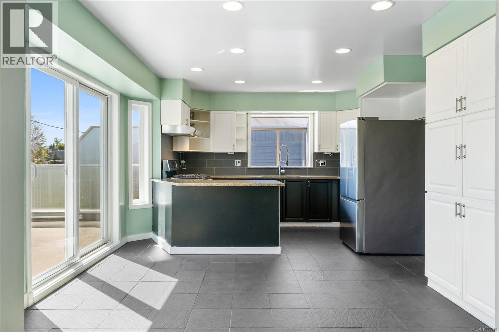2344 Ocean Ave - 7