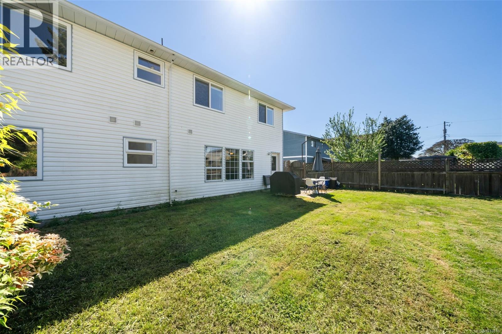 2344 Ocean Ave - 37