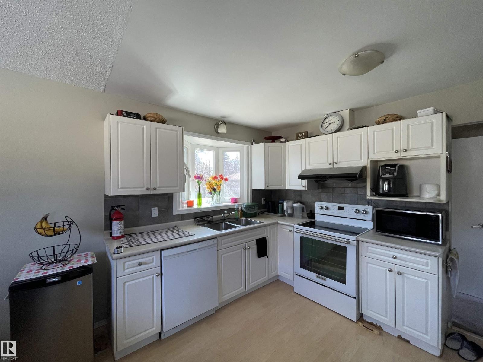 10519 36A AV NW, Edmonton