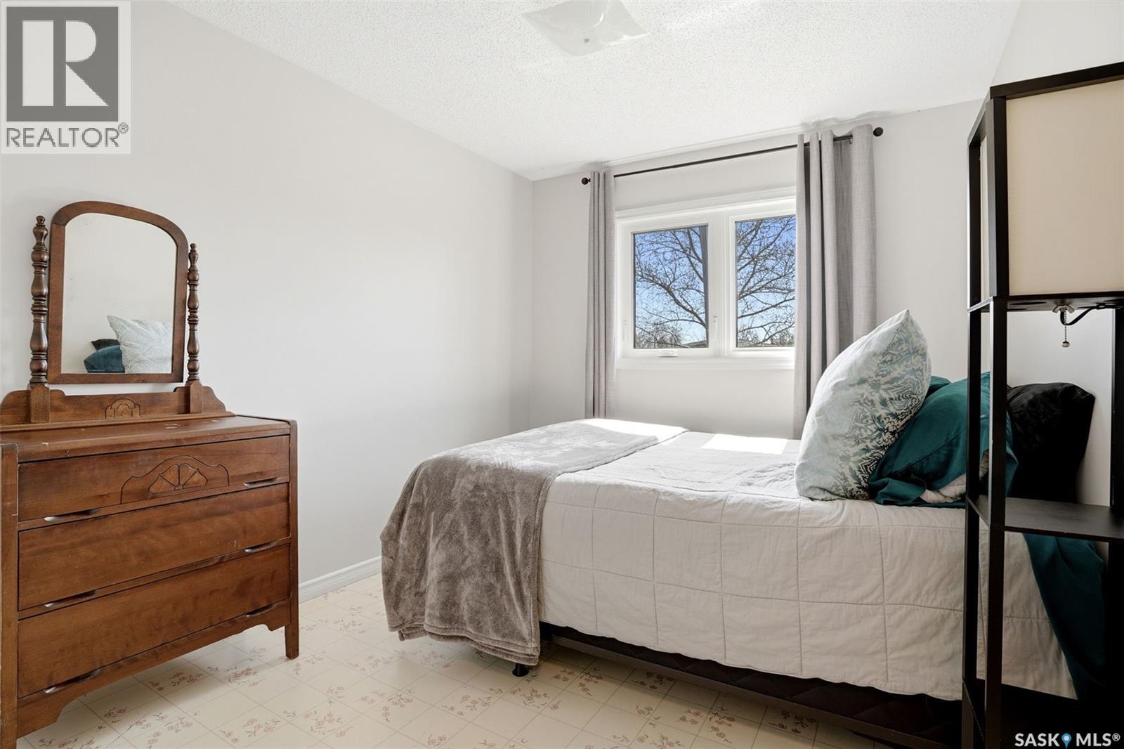 327 Coteau STREET — photo 19