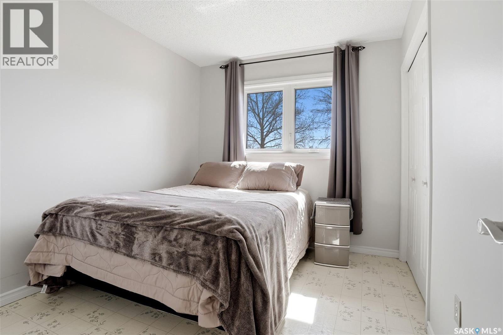 327 Coteau STREET — photo 20