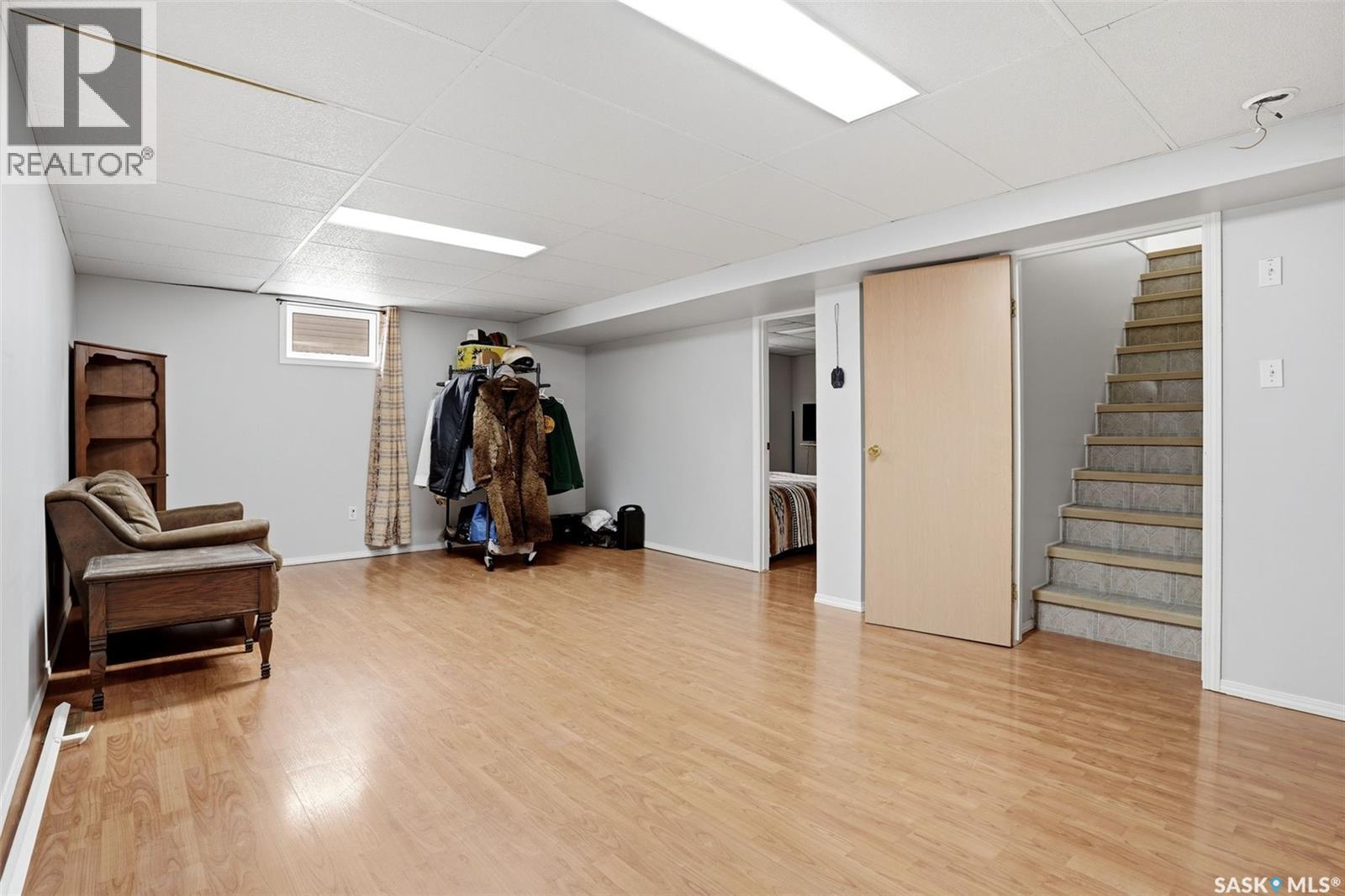 327 Coteau STREET — photo 23