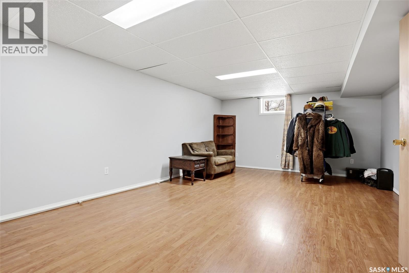 327 Coteau STREET — photo 24