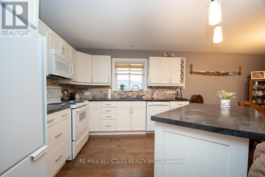 53 HILLSIDE DRIVE - 11