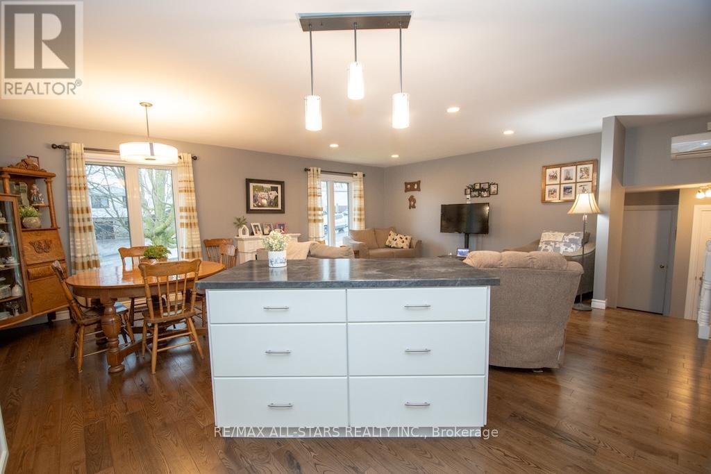 53 HILLSIDE DRIVE - 13