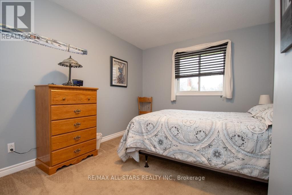 53 HILLSIDE DRIVE - 17