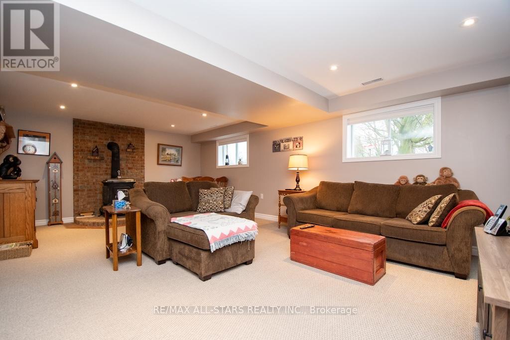 53 HILLSIDE DRIVE - 20