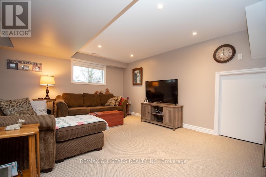 53 HILLSIDE DRIVE - 22