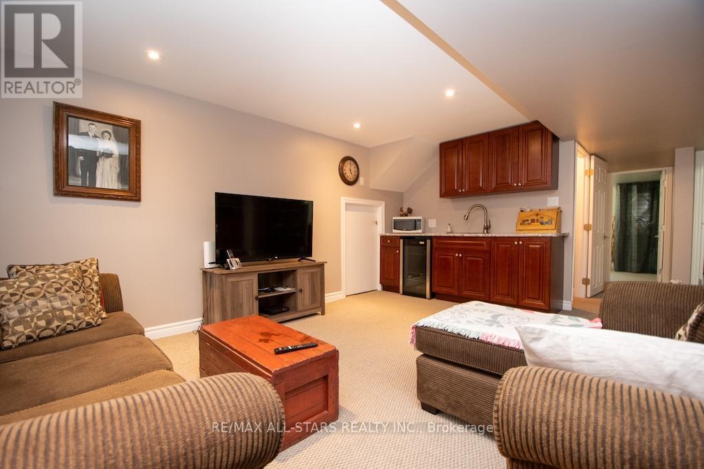 53 HILLSIDE DRIVE - 23