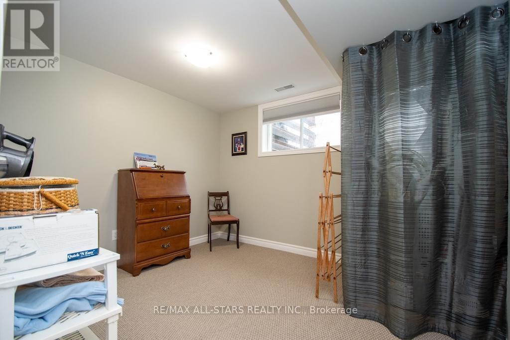 53 HILLSIDE DRIVE - 25