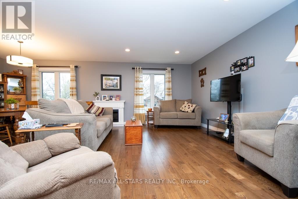 53 HILLSIDE DRIVE - 5